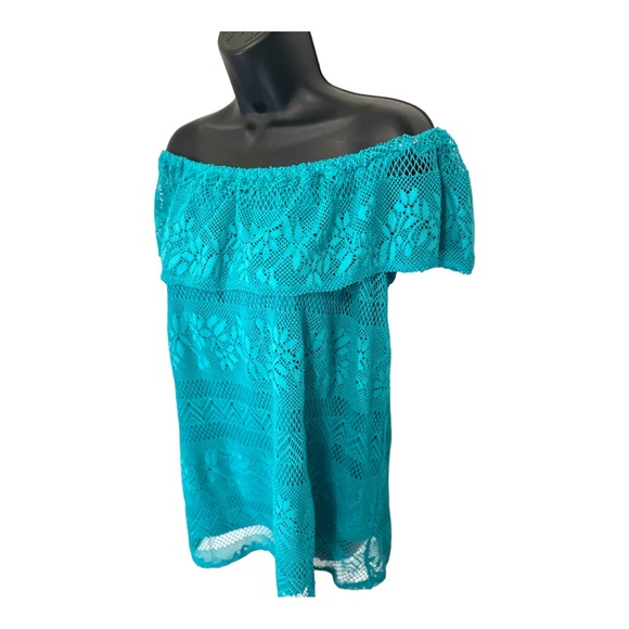 New Directions Cold Shoulder Eyelet Woven Top Size M - Picture 2 of 5